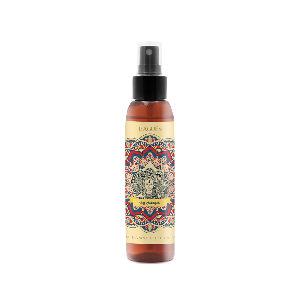 Botella de aromatizante ambiental Nag Champa, fragancia floral amaderada inspirada en templos hindúes.